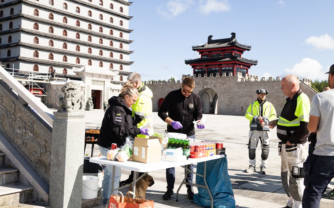 Burgers served to the building team at Dragon Gate